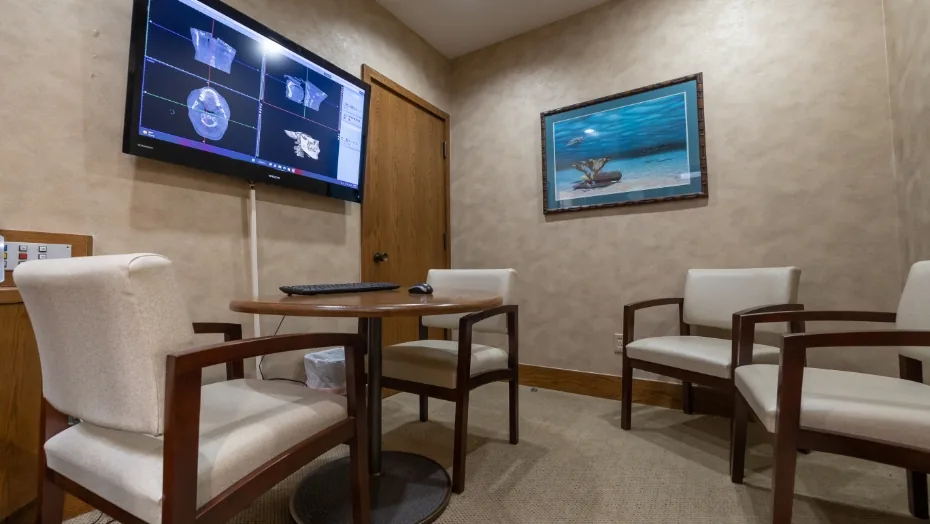 Dental consultation room with digital models of teeth and jaws on screen