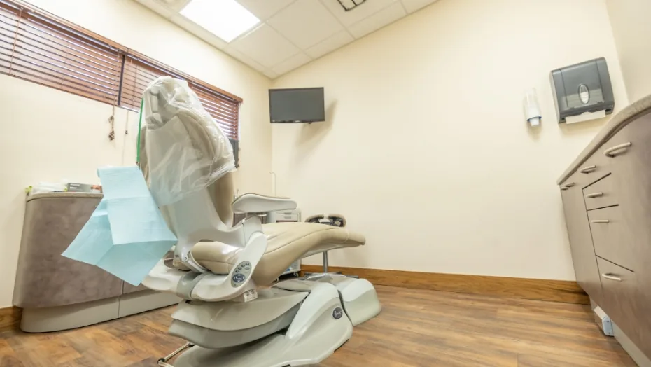Dental exam room with off-white walls