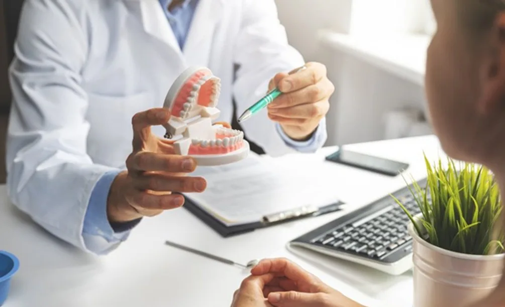 Dentist discussing wisdom tooth extraction cost with a patient